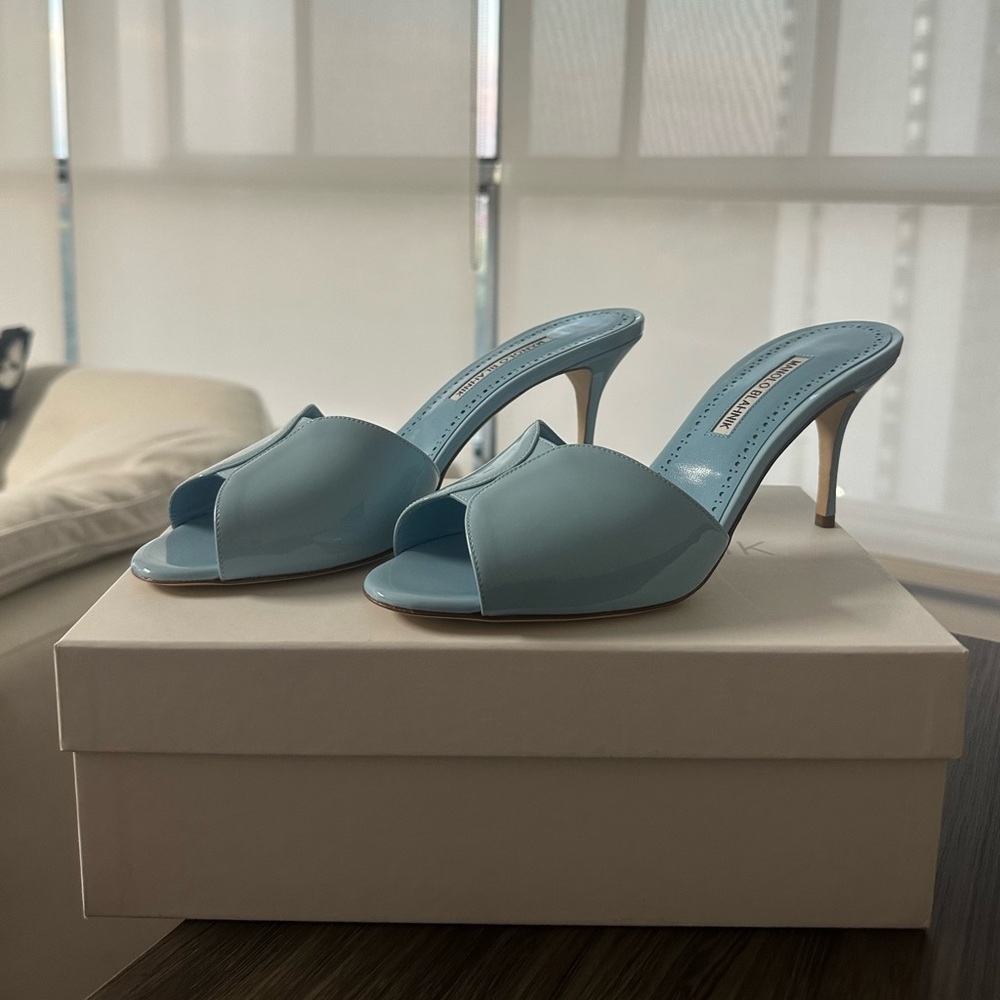 BNIB Blue Manolo Blahnik Houramu Mules